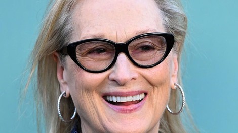 Meryl Streep rdeča preproga srajčna obleka