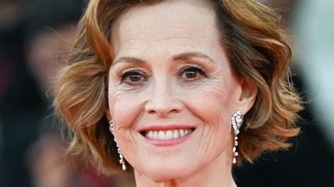 Sigourney Weaver Chanel rdeča preproga