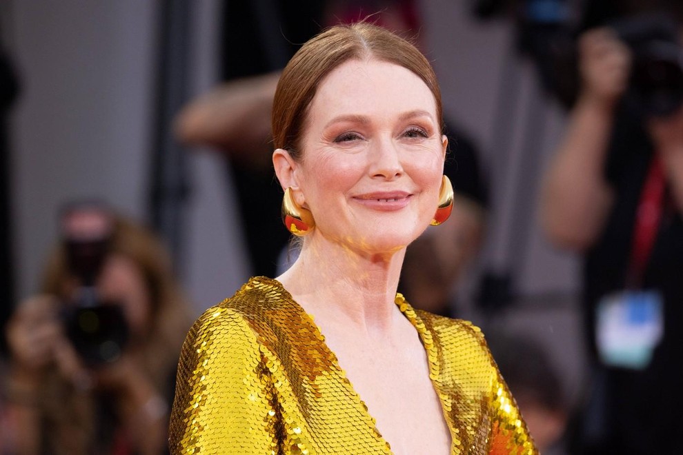 Težko pričakovana Julianne Moore je končno prišla na rdečo preprogo beneškega filmskega festivala 2024. Igralka filma The Room Next Door, …