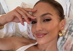 Jennifer Lopez je za prvo javno srečanje s svojim (kmalu bivšim) možem izbrala ležeren, a neustavljivo zapeljiv videz