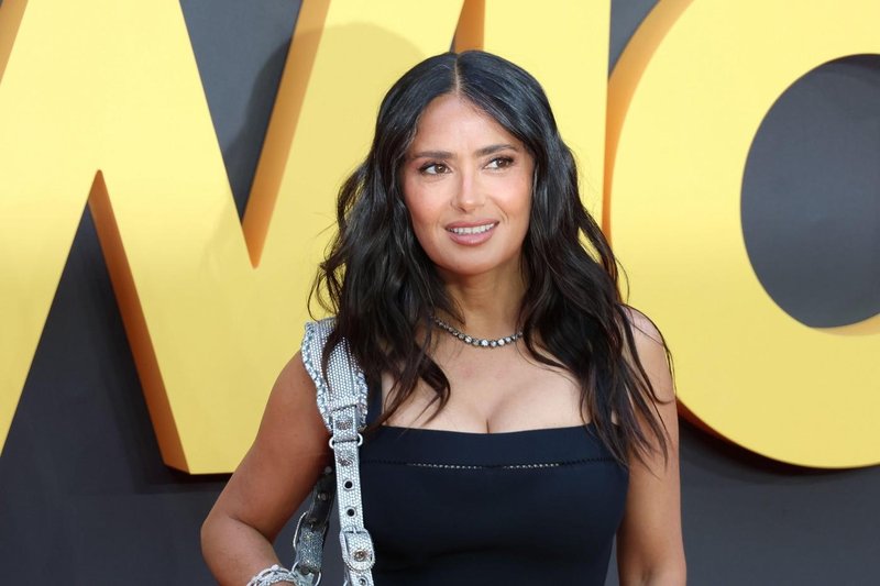 Salma Hayek ob praznovanju 58. rojstnega dne delila 18 seksi fotografij v kopalkah in navdušila oboževalce (foto: Profimedia)