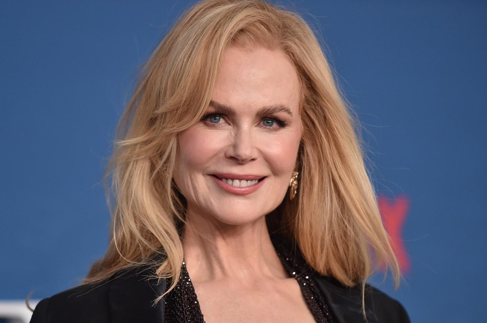 Ženinova mati Greer Garrison Winbury, ki jo igra Nicole Kidman, si želi, da bi bilo vse popolno, zato pri poroki …