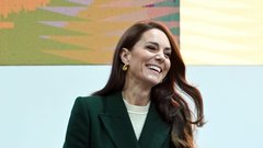 Kate Middleton je že skozi leta nevede napovedala trend torbice, ki bo to jesen največji trend, in tako edina smiselna investicija. Poglejte, v koliko barvnih različicah jo ima!