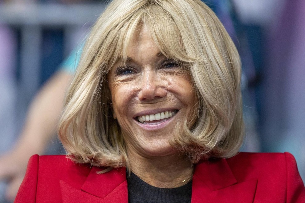 Prvi nastop Brigitte Macron v septembru: prva dama se je odpravila na jug prestolnice, v areno Porte de Versailles, da …