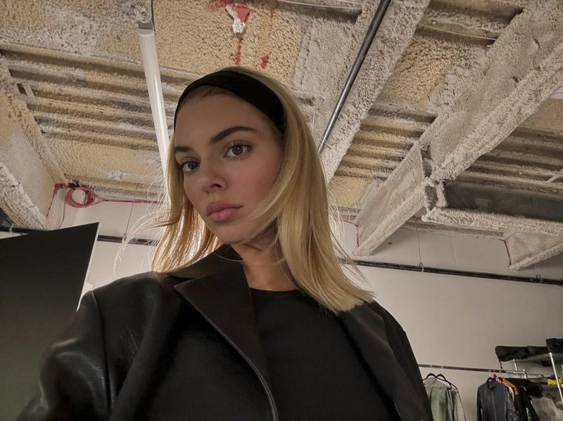 Kendall Jenner je zdaj blondinka, nov odtenek njenih las pa je navdihnila oboževana ameriška modna ikona (foto: Profimedia)