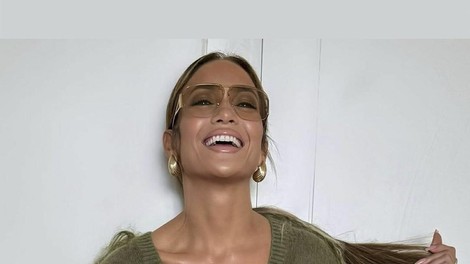 Jennifer Lopez kavbojke na zvonec