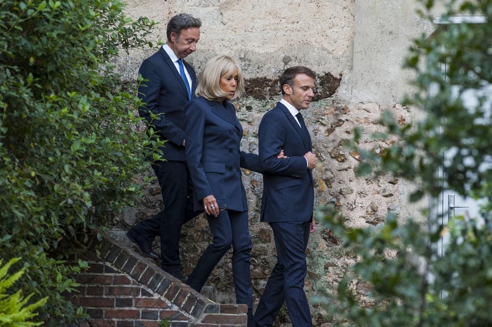 Brigitte Macron svoj videz redno dopolnjuje s trendovskimi sončnimi očali. Zdi se, da ima žena Emmanuela Macrona impresivno zbirko tega …