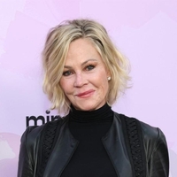 Modni strokovnjaki jih ne marajo, Melanie Griffith jih obožuje! Oblačila z iskrenimi napisi so njena najljubša stvar in vedno jih dobro stilira (tokrat je stopila na divjo stran)
