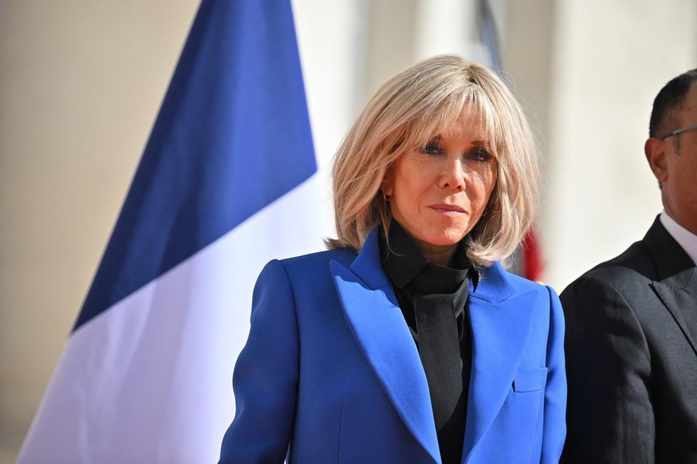 Prišla je jesen, vendar Brigitte Macron ne namerava dopustiti, da bi jo sezonski blues premagal. Prva dama se že nekaj …