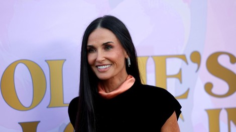 Demi Moore med snemanjem filma zbolela