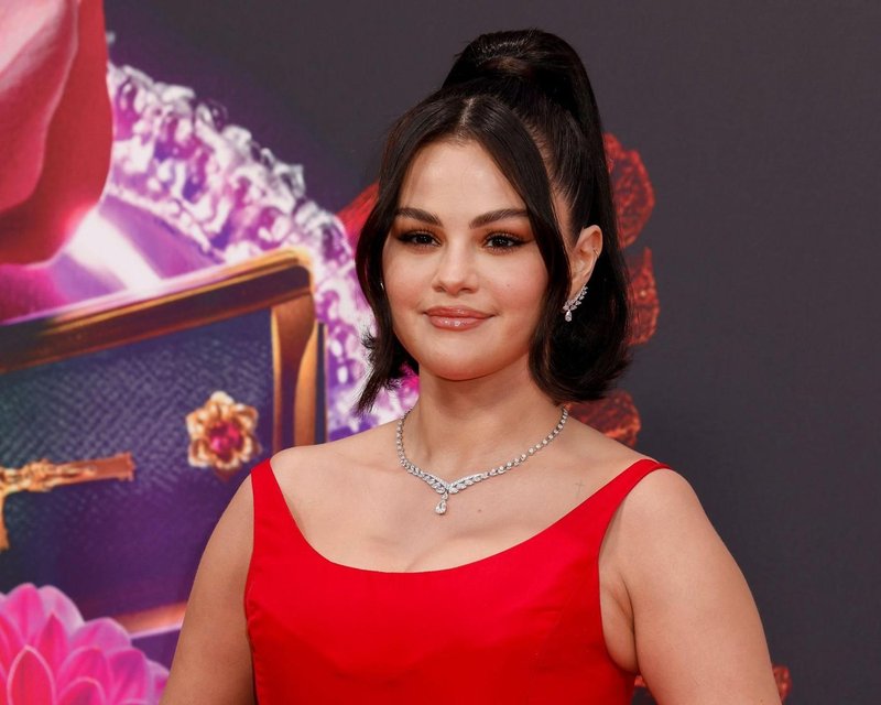 Chai Latte nohti: Ta neustavljiva manikira bi lahko zaznamovala jesen, ena njenih oboževalk pa je Selena Gomez (foto: Profimedia)