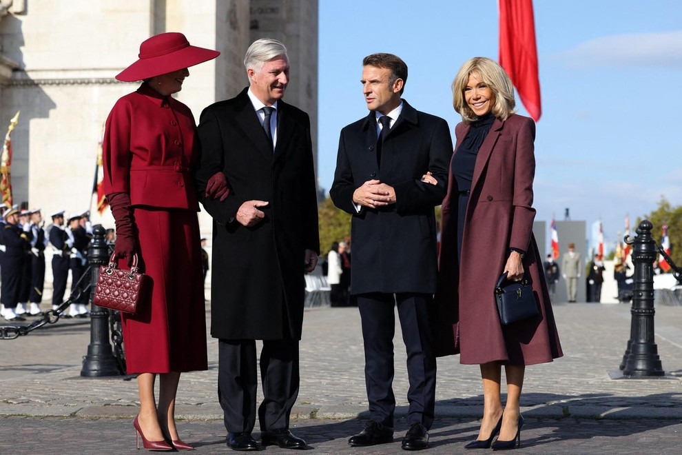 Ta graciozni jesenski videz samo potrjuje, da ima Brigitte Macron izostren občutek za modo. Belgijska kraljica se je odločila za …