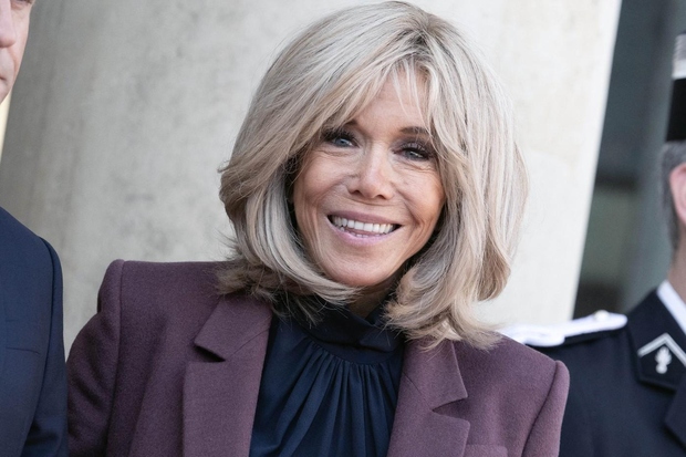 Par je v Francijo prispel na povabilo francoskega predsednika Emmanuela Macrona. Z ženo Brigitte Macron sta se srečala v Parizu, …