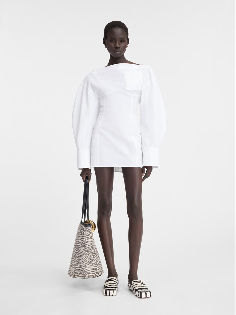 Zara ali Jacquemus? Obleka z balonastimi rokavi za 39,95 € iz nove kolekcije zelo spominja na dizajnerski model za 750 €