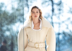 Zara ali Jacquemus? Obleka z balonastimi rokavi za 39,95 € iz nove kolekcije zelo spominja na dizajnerski model za 750 €