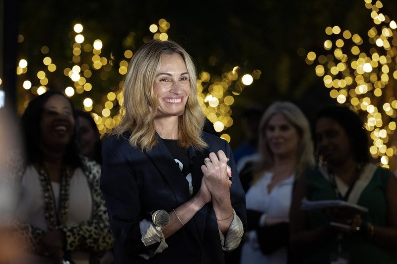 Julia Roberts z novo barvo las in moderno bob pričesko presenetila oboževalce (foto: Profimedia)