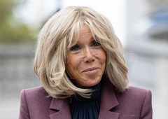 Brigitte Macron popolnoma v trendu: To je plašč letošnje sezone, ki ga to jesen ne sleče