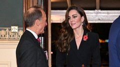 Čudovit plašč, nakit princese Diane in čista moč! Kate Middleton se je vrnila v polnem sijaju – in še nikoli ni bila lepša