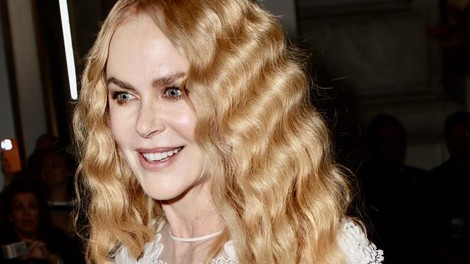 Nicole Kidman bela obleka