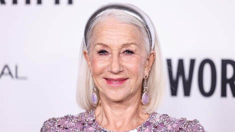 Helen Mirren rdeča preproga vijolična obleka