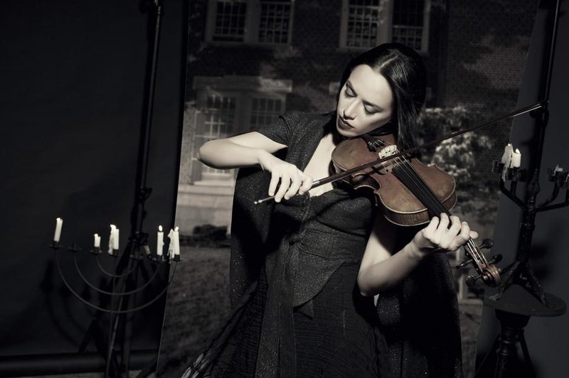 Decembrski spektakel: Anja Bukovec razkriva, kaj pripravlja za svoj tradicionalni koncert (foto: Jaka Vinšek)