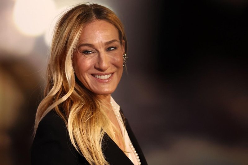 Sarah Jessica Parker na filmskem festivalu v Torinu v žametnem krilu napoveduje eleganten božični videz
