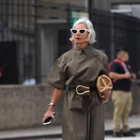 Ženske nad 50 let se jih izogibajo, pa se jim ne bi smele: 9 kosov oblačil, ki jih ne nosijo, čeprav izgledajo odlično