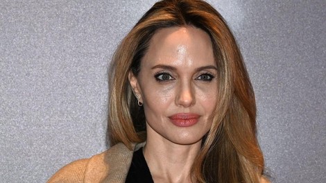 Angelina Jolie maksi črna obleka