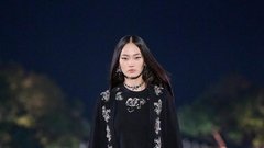 Chanelovo modno revijo Métiers D'Art v mestu Hangzhou na Kitajskem so navdihnili popotniški dnevniki in ljubezen do umetnosti Gabrielle Coco Chanel