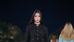 Chanelovo modno revijo Métiers D'Art v mestu Hangzhou na Kitajskem so navdihnili popotniški dnevniki in ljubezen do umetnosti Gabrielle Coco Chanel