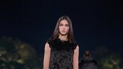 Chanelovo modno revijo Métiers D'Art v mestu Hangzhou na Kitajskem so navdihnili popotniški dnevniki in ljubezen do umetnosti Gabrielle Coco Chanel