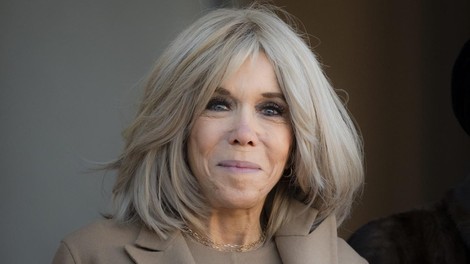 Brigitte Macron bel plašč