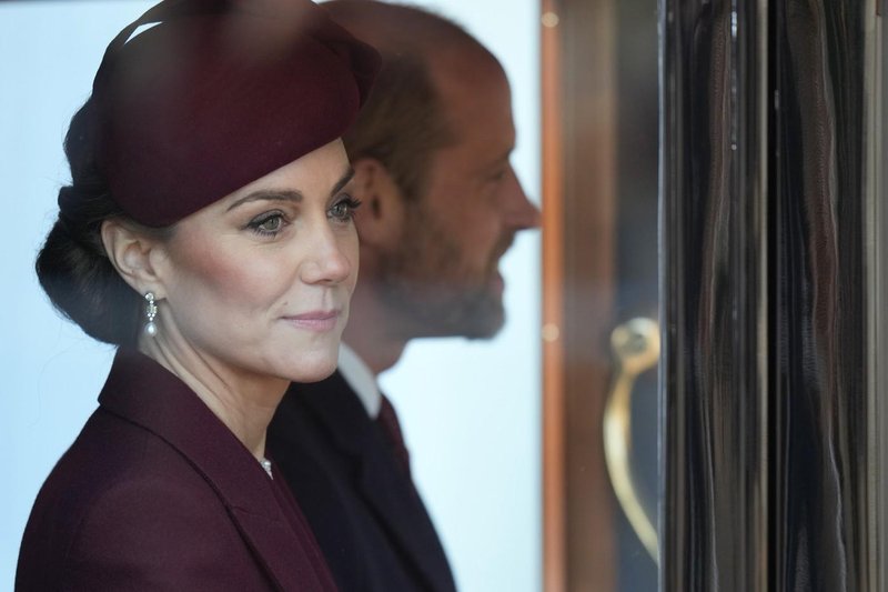 To je ličenje, na katerega prisega Kate Middleton: Odloča se za močno poudarjeno rdečilo, da dvigne pogled in razvedri obraz