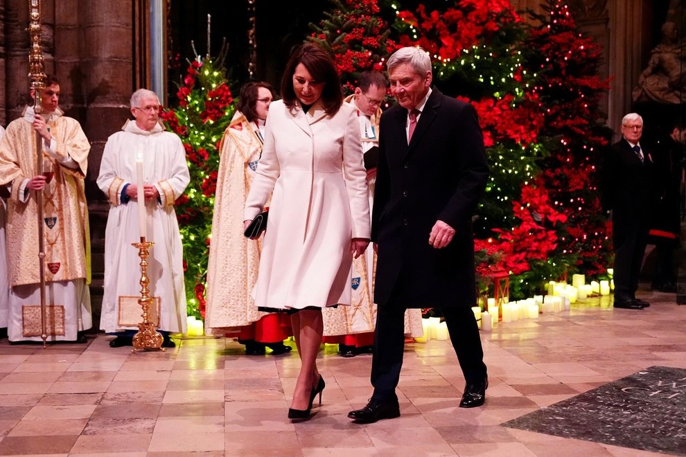 Carole Middleton je bila v petek zvečer videti nadvse elegantna, ko je na božičnem koncertu "Together at Christmas" podprla svojo …