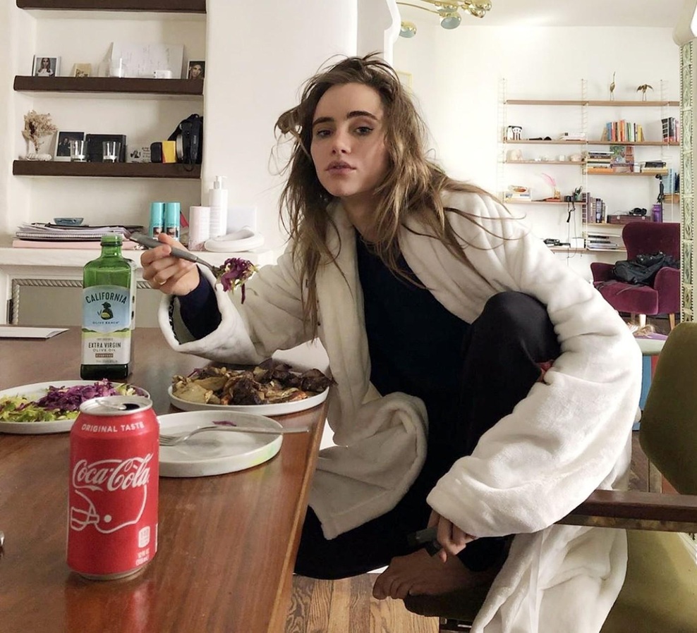 "Odkar mi je to povedal zdravnik, za večerjo ne jem več solate": Kako surova hrana vpliva na cikel spanja? (foto: Profimedia)