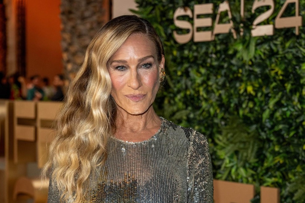 Sarah Jessica Parker je bila razglašena za eno od petih sodnic za Bookerjevo nagrado 2025, poleg avtorjev Roddyja Doyla, Kiley …