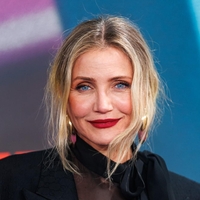 Cameron Diaz se je po enajstih letih vrnila na rdečo preprogo in navdušila z nepričakovanim modnim stajlingom
