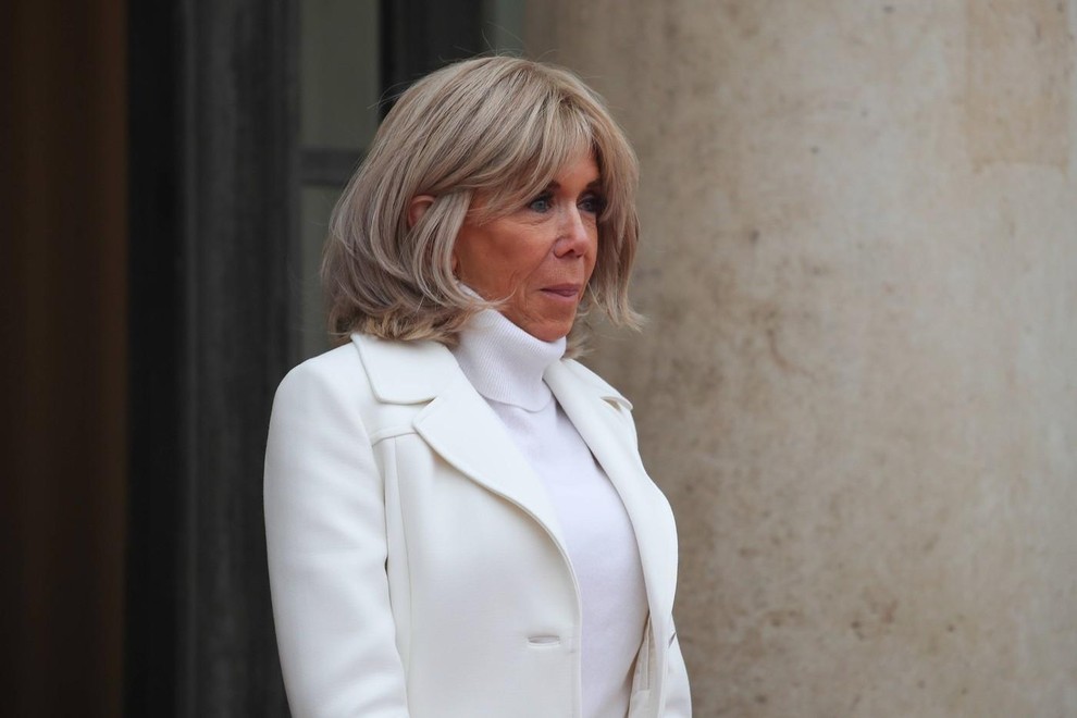 Zdi se, da je prva dama odločena, da nas bo to zimo osupnila s svojimi modnimi izbirami. Brigitte Macron, ki …