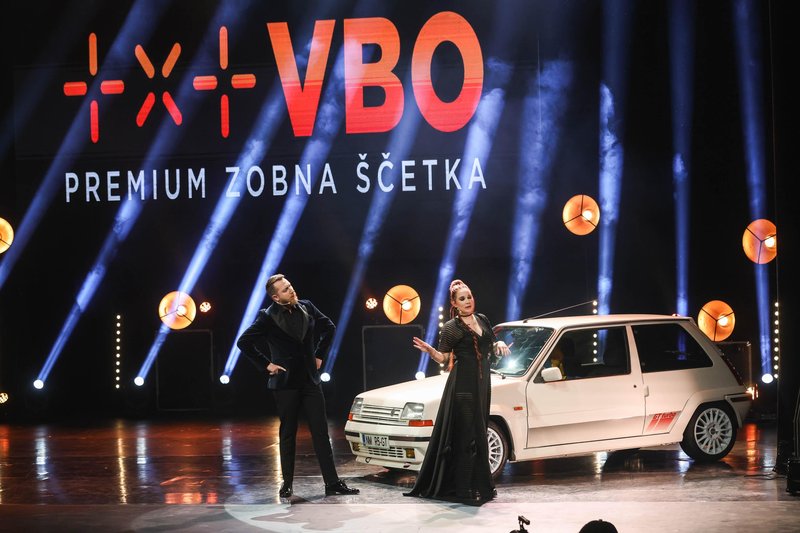 Intervju z Majo Monrue, voditeljico letošnjega Boba leta 2024, ki je dokazala, da se lahko prireditve vodi tudi drugače