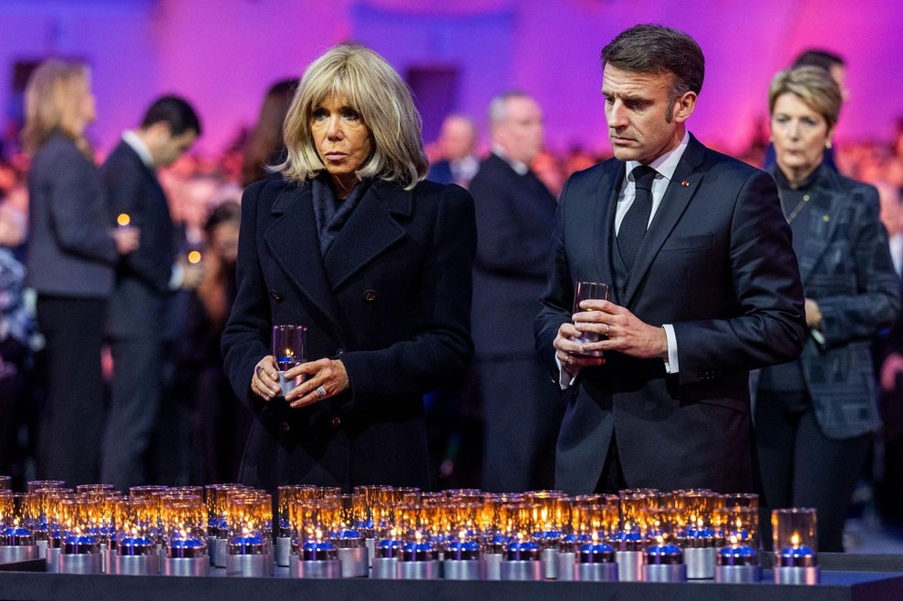 Brigitte Macron je že večkrat dokazala, da črnino nosi z izjemnim občutkom za proporce in detajle. Kot simbol skromnosti in …