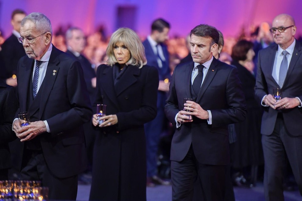 S svojim prepoznavnim stilom, ki združuje klasične kroje, dovršene materiale in premišljene detajle, Brigitte Macron ostaja ena najbolj elegantnih prvih …