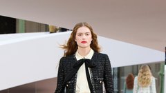 Novo poglavje za Chanel: Kombinacija retro sloga, romantike in prepoznavne simbolike znamke v pastelnih odtenkih in igrivih barvah