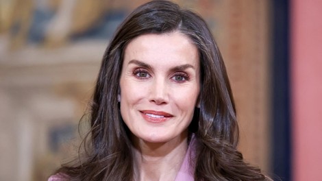 Letizia Ortiz roza kostim