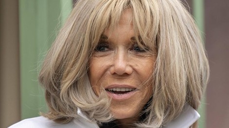 Brigitte Macron bel plašč