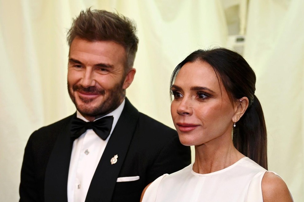 Victoria Beckham je znova dokazala, da je pojem elegance in minimalizma, ko se je skupaj z možem Davidom Beckhamom udeležila …