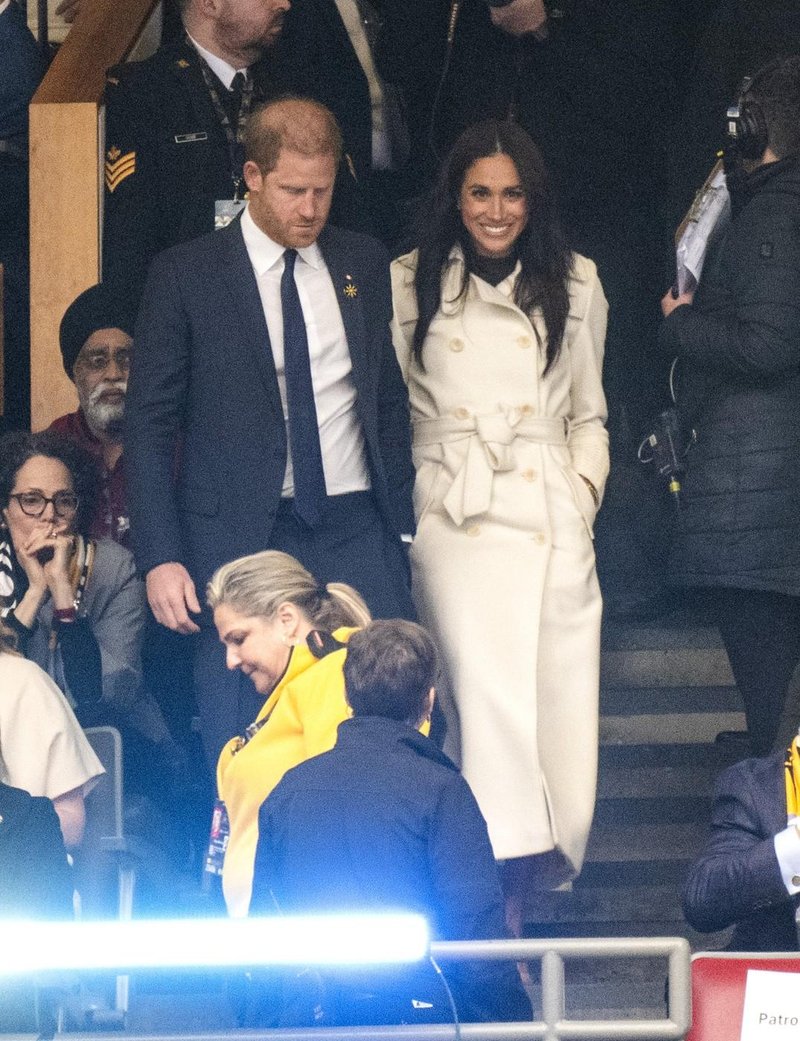 Meghan Markle očarala s prestižnim zimskim plaščem: Kako poustvariti njen videz po dostopni ceni?