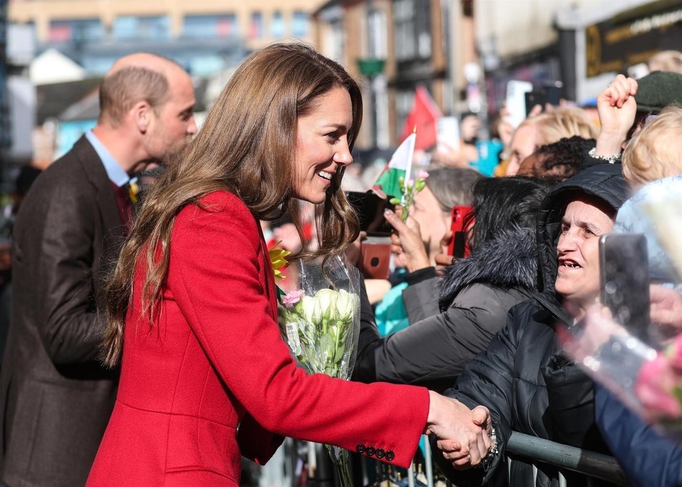 Kate Middleton je med nedavnim obiskom Pontypridda v Walesu skupaj s svojim možem, princem Williamom, znova dokazala svoj brezhiben občutek …