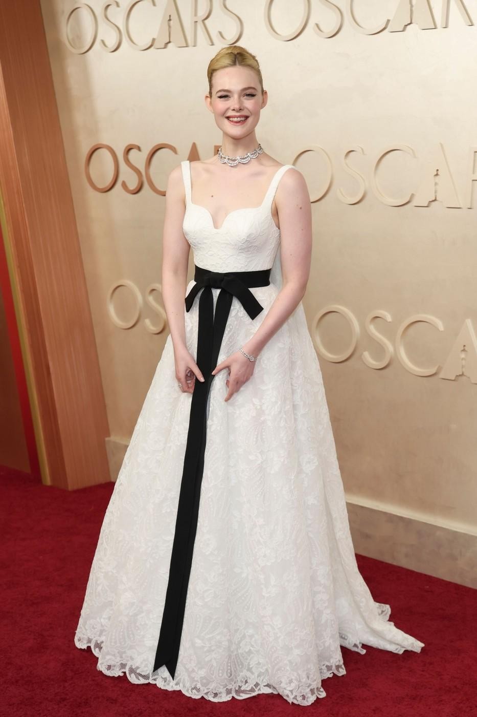 Elle Fanning v Givenchy Couture