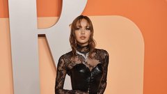 Lisa v Miss Sohee Couture