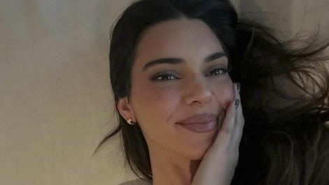 Priljubljena maskara Kendall Jenner stane le 15 evrov: V videu pokazala, kako doseči bolj polne in goste trepalnice